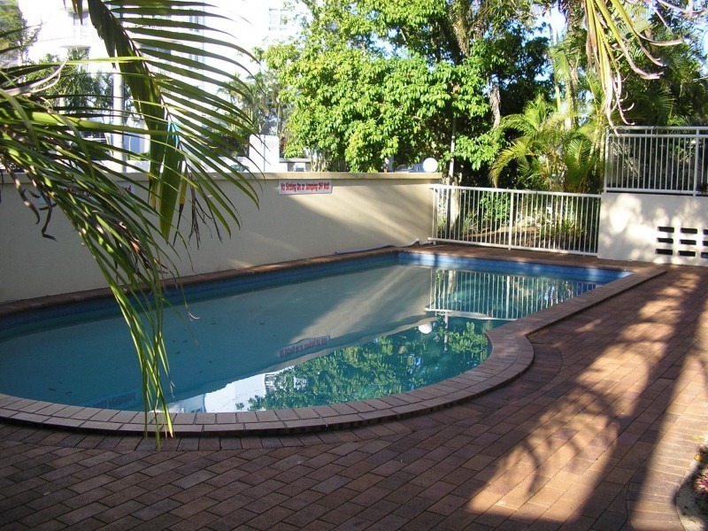 36 ALEXANDRA AVE, Broadbeach QLD 4218