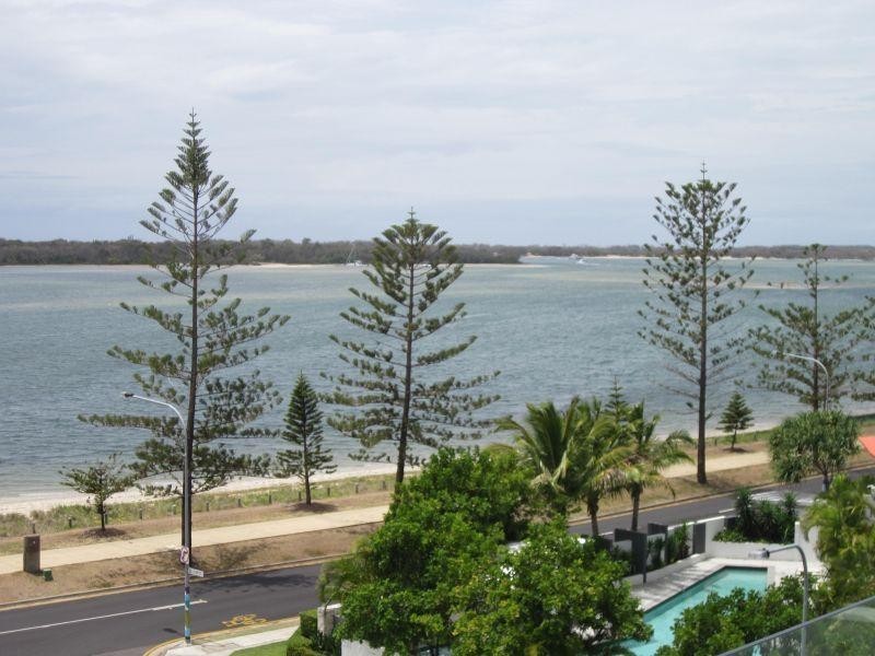 Unit 6/5 Clark Street, Biggera Waters QLD 4216