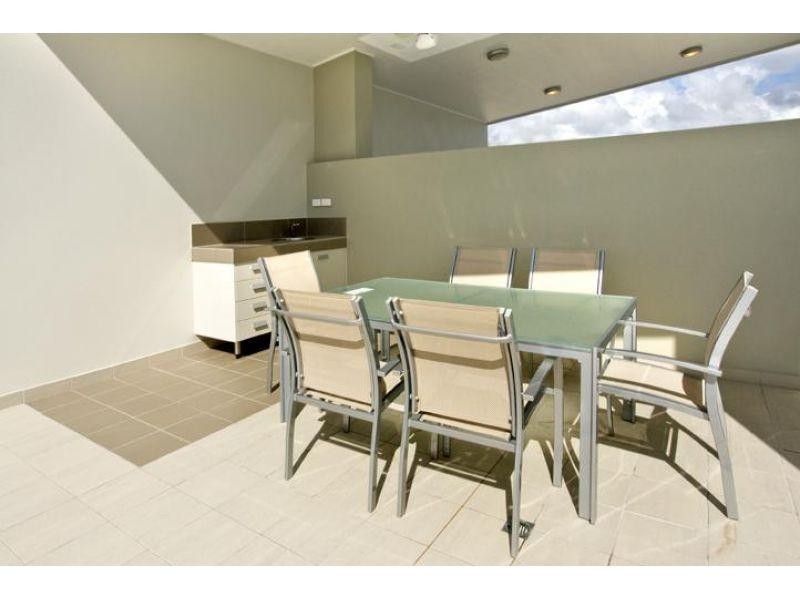 21/1-3  Sydney st, Redcliffe QLD 4020