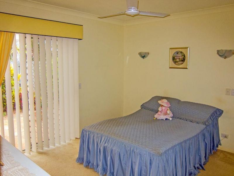 34 Albicore Street, Mermaid Waters QLD 4218