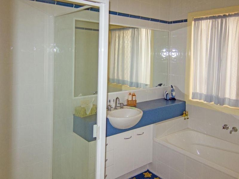 34 Albicore Street, Mermaid Waters QLD 4218