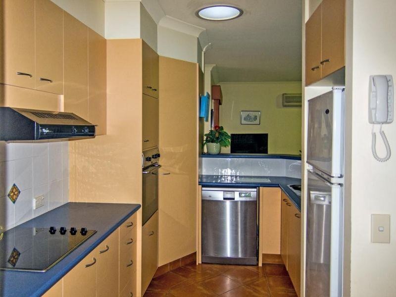 34 Albicore Street, Mermaid Waters QLD 4218