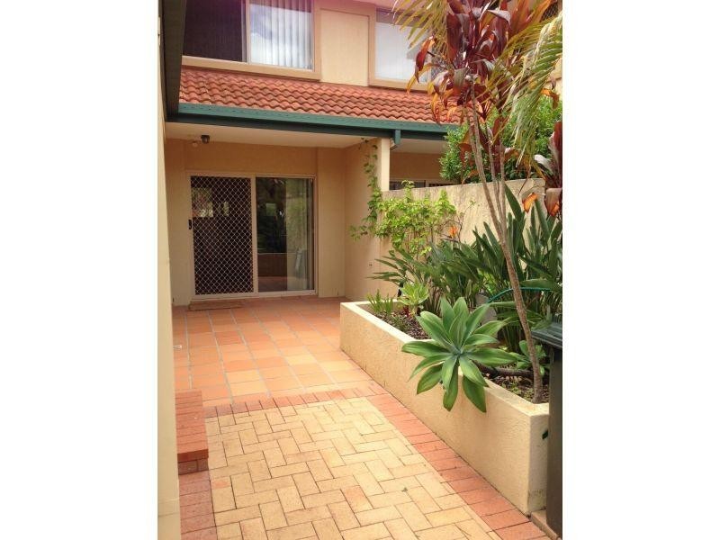 152 Palm Meadows Drive, Carrara QLD 4211