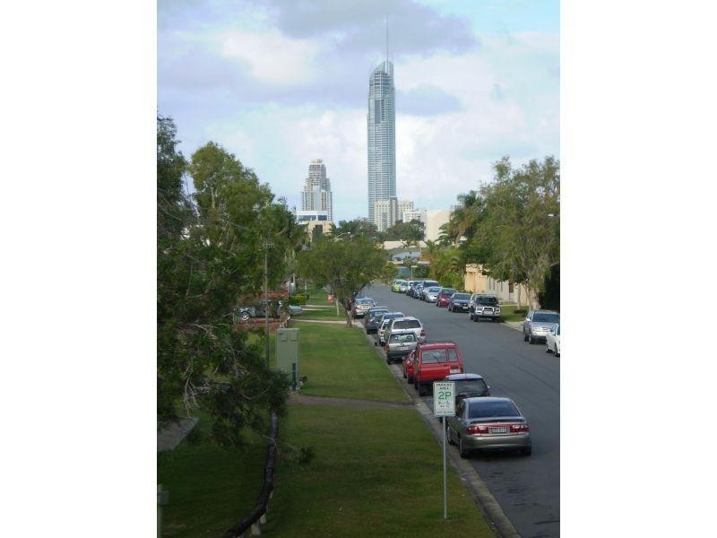 100 Racecourse Road, Bundall QLD 4217