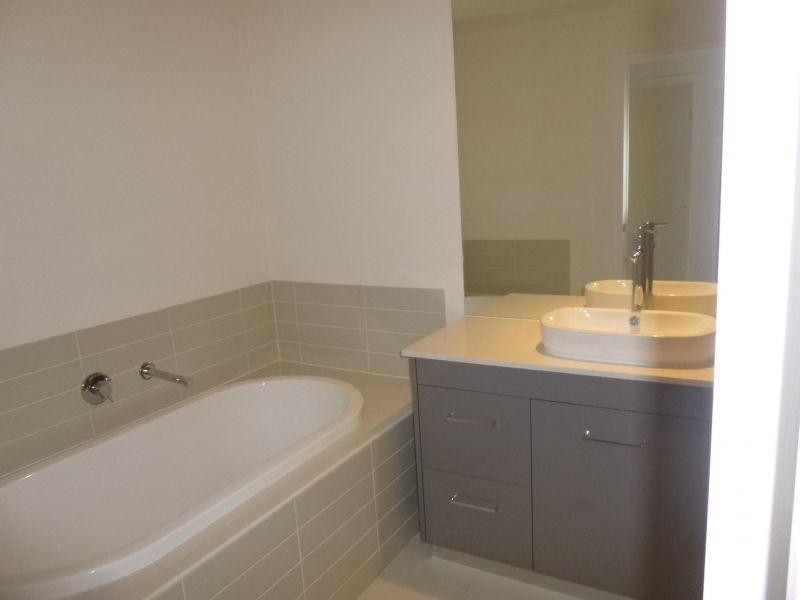 2 Bourton Road, Merrimac QLD 4226