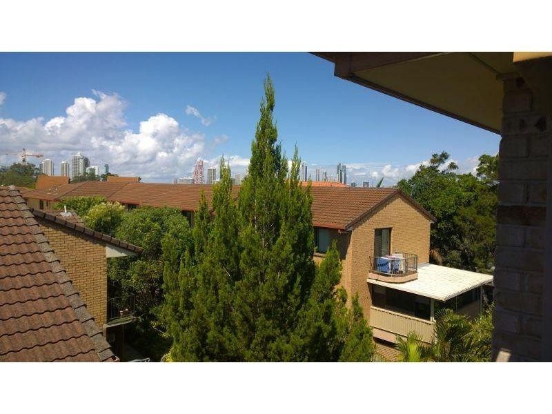 27 Chester Terraces, Southport QLD 4215