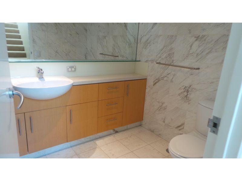 360 Marine Parade, Labrador QLD 4215