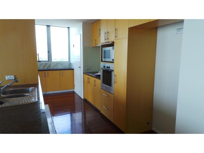 360 Marine Parade, Labrador QLD 4215
