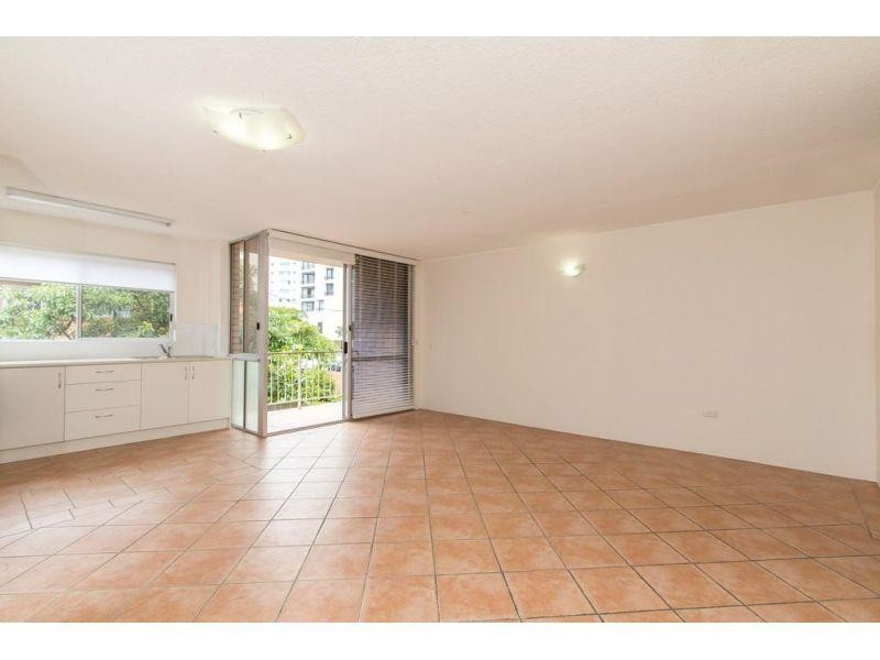 2/26 Labrador Street,, Labrador QLD 4215