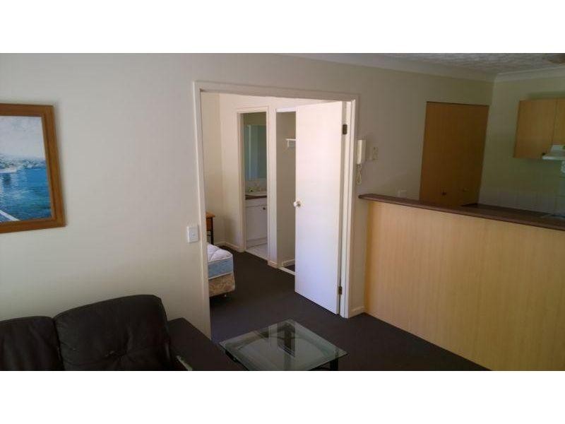 Unit 9/27 Chester Terrace, Southport QLD 4215