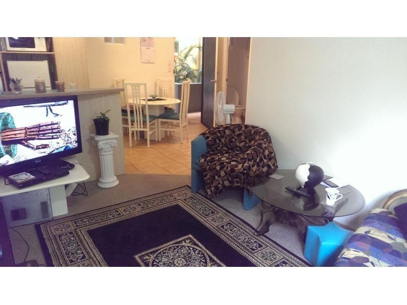 4/10-14 Purli Street, Chevron Island QLD 4217