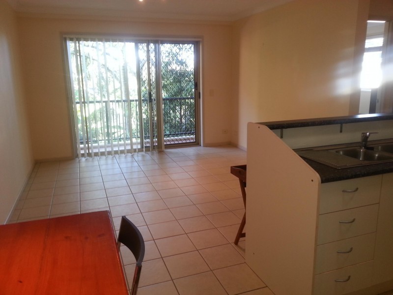 UN/14  Spendelove, Southport QLD 4215