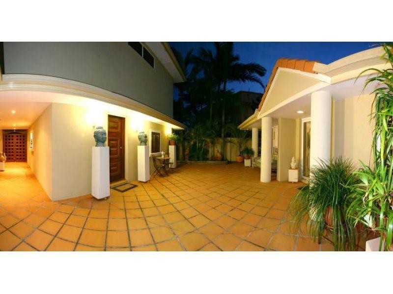 106 Upton St, Bundall QLD 4217