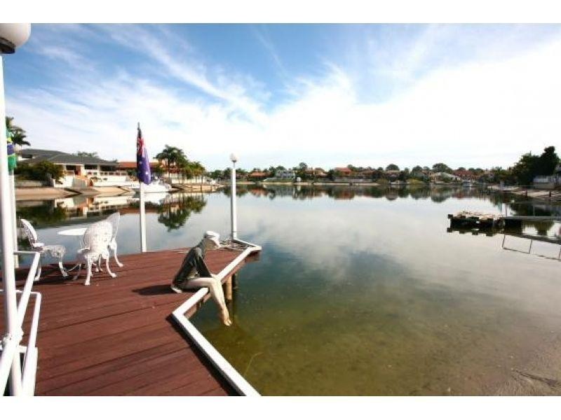 106 Upton St, Bundall QLD 4217