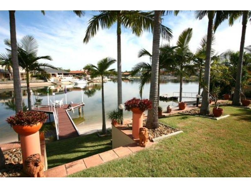 106 Upton St, Bundall QLD 4217