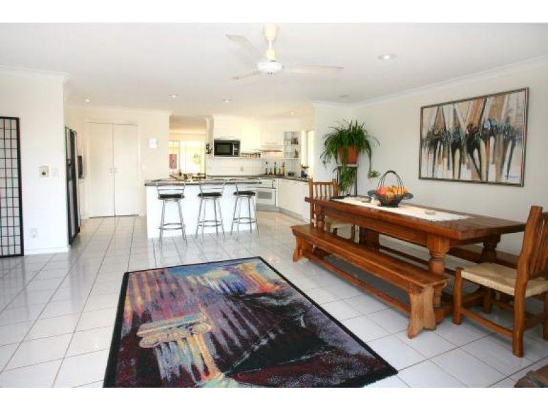 106 Upton St, Bundall QLD 4217