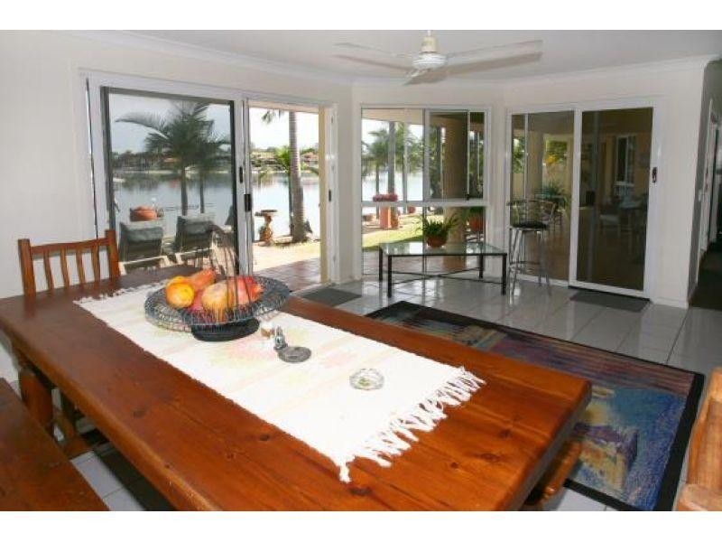 106 Upton St, Bundall QLD 4217