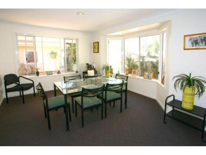 106 Upton St, Bundall QLD 4217