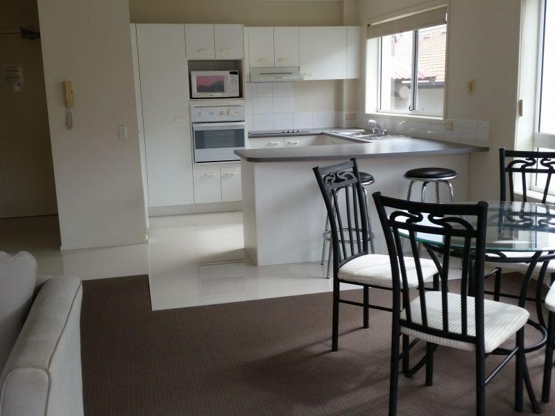 2 BED FURN/12 Lloyd Street, Southport QLD 4215