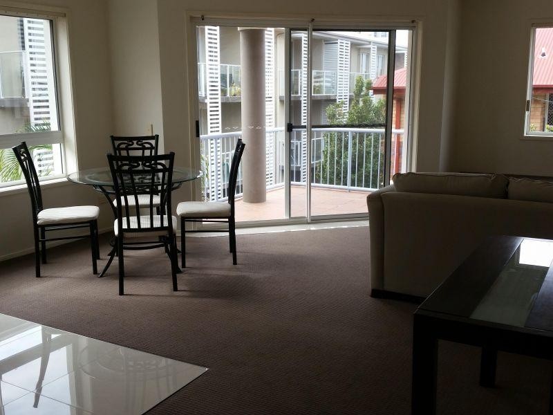 2 BED FURN/12 Lloyd Street, Southport QLD 4215