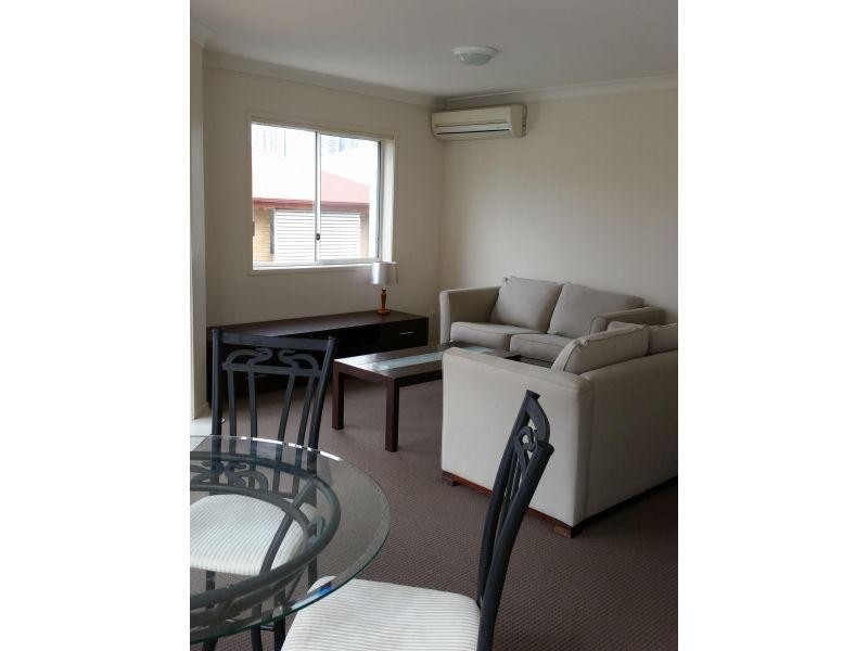 2 BED FURN/12 Lloyd Street, Southport QLD 4215