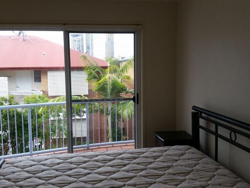 2 BED FURN/12 Lloyd Street, Southport QLD 4215