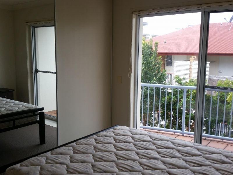 2 BED FURN/12 Lloyd Street, Southport QLD 4215