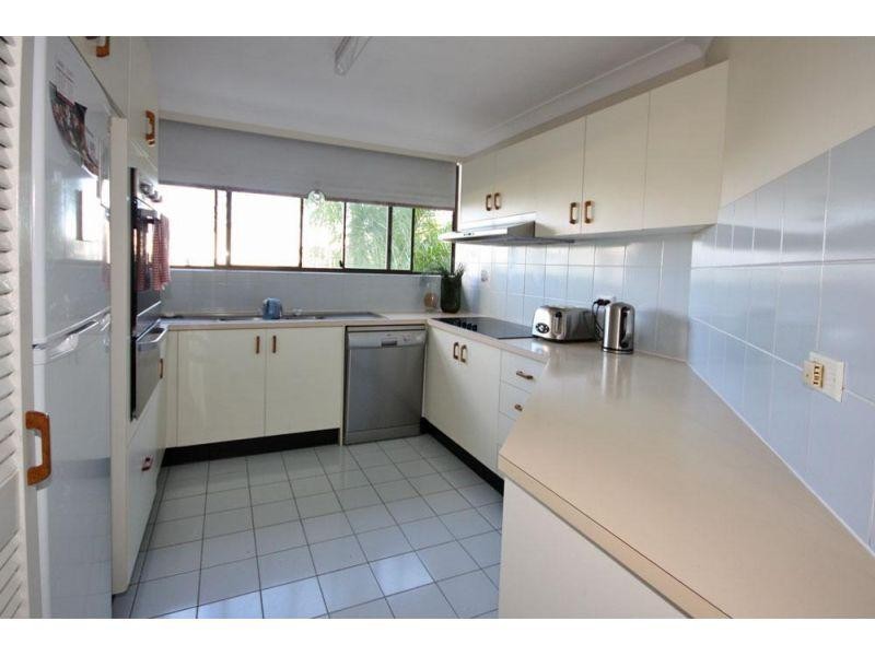 9 Bayview Street, Runaway Bay QLD 4216