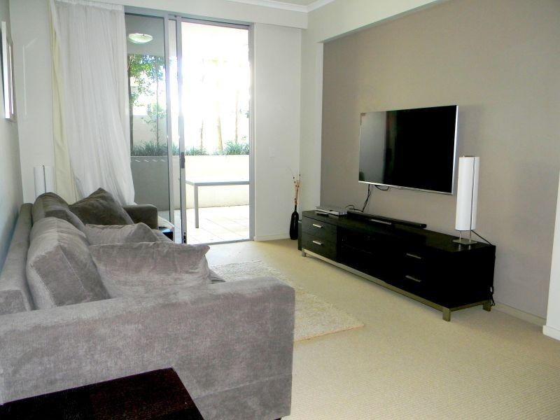 21 Cypress Avenue, Surfers Paradise QLD 4217