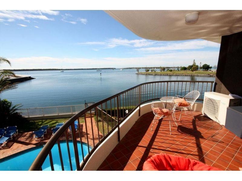 9 Bayview Street, Runaway Bay QLD 4216