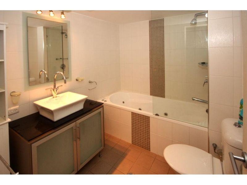 9 Bayview Street, Runaway Bay QLD 4216