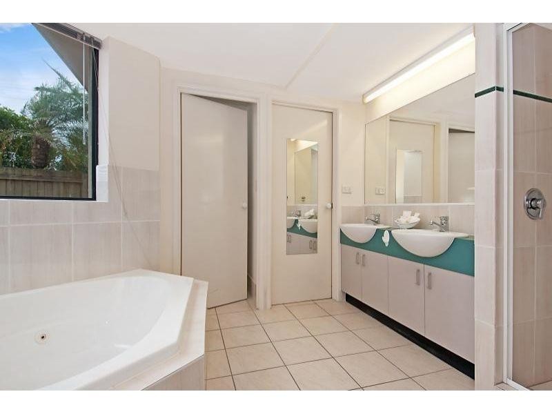 31-35 Landsborough Parade, Caloundra QLD 4551