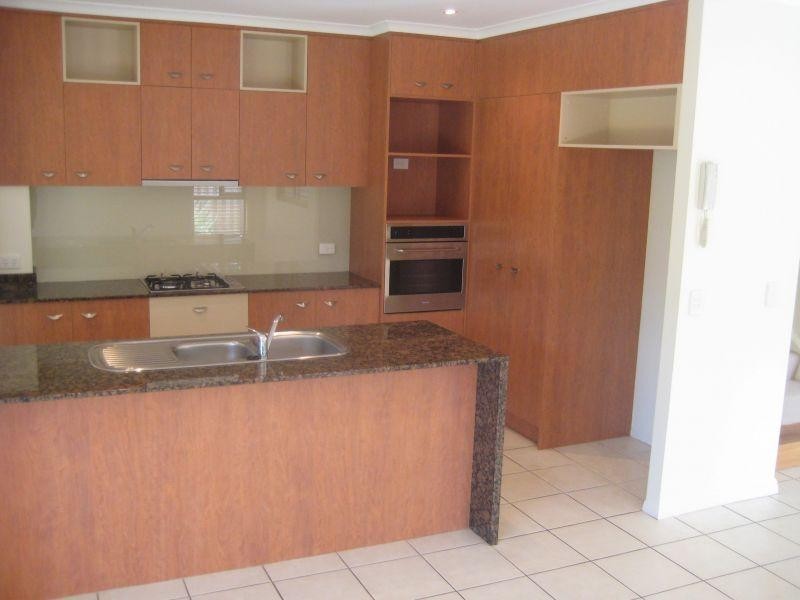 136 Palm Meadows Drive, Carrara QLD 4211