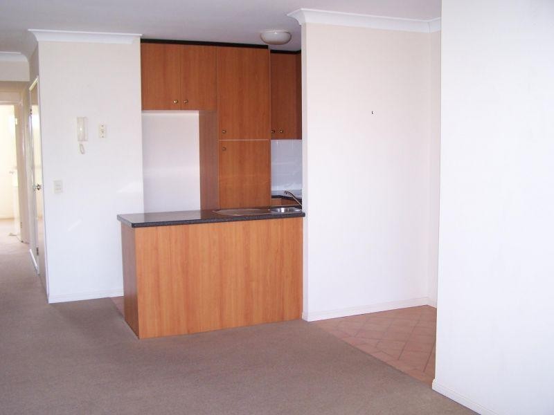 16-24 Purli Street, Chevron Island QLD 4217