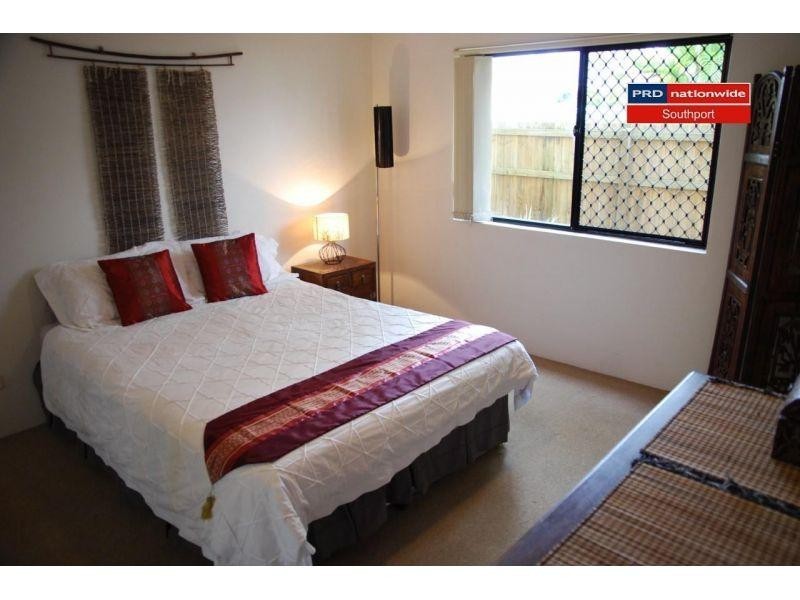 8 Lloyd Street, Southport QLD 4215