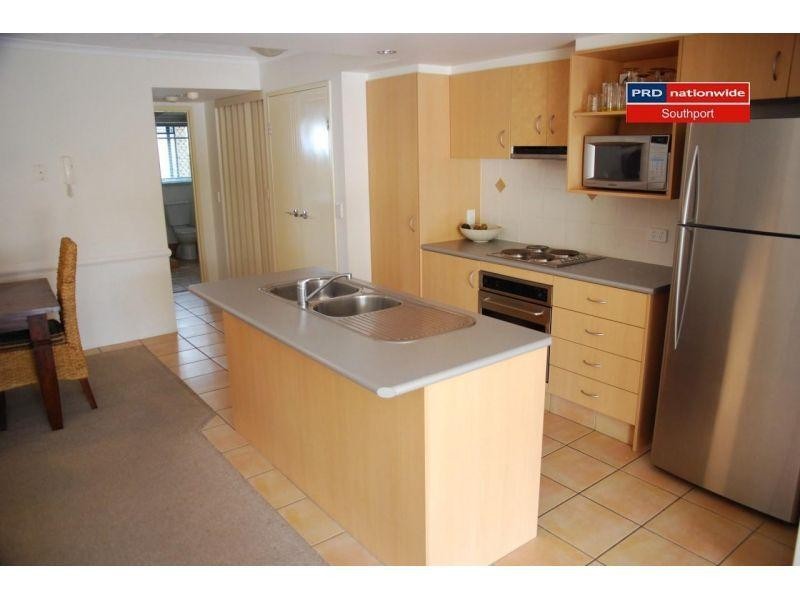 8 Lloyd Street, Southport QLD 4215