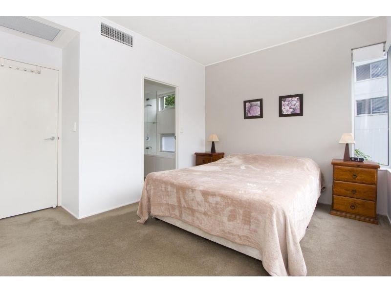 8 Dunmore Terrace, Auchenflower QLD 4066