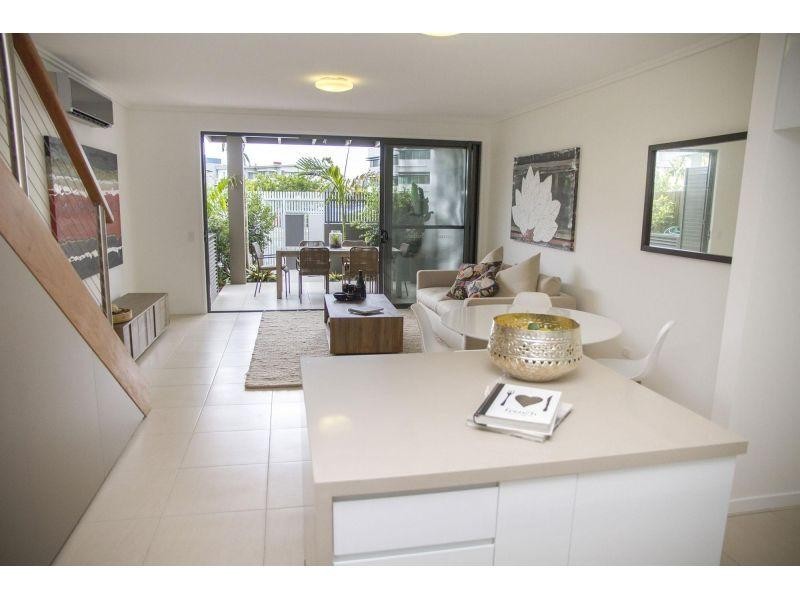 12 Parnell Blv, Robina QLD 4226