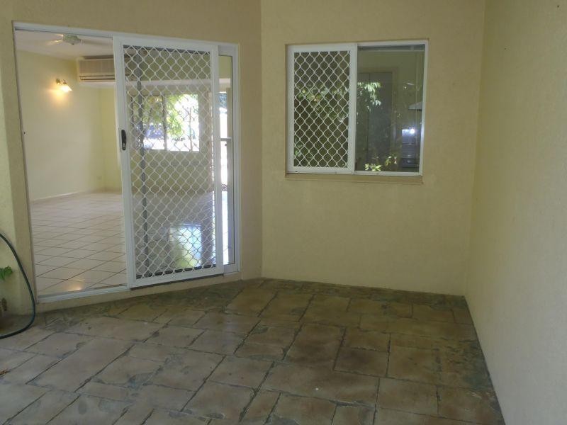 Unit 6/5-15 McGregor Street, Mooroobool QLD 4870