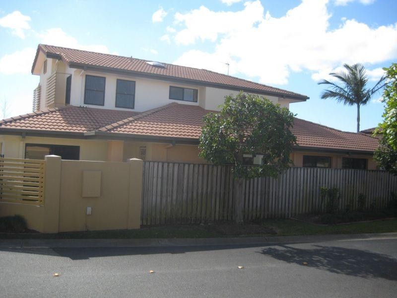 136 Palm Meadows Drive, Carrara QLD 4211