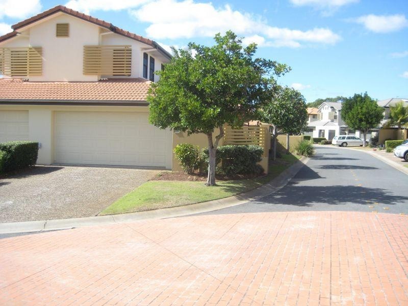 136 Palm Meadows Drive, Carrara QLD 4211