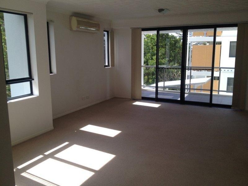 13/6 Fifth Avenue, Burleigh Heads QLD 4220