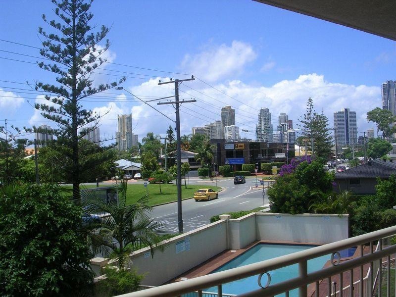 76 THOMAS DR, Chevron Island QLD 4217