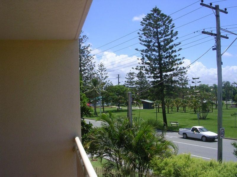 76 THOMAS DR, Chevron Island QLD 4217