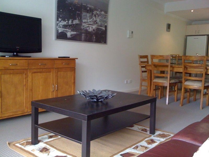 63/101 Clarence Road, Indooroopilly QLD 4068