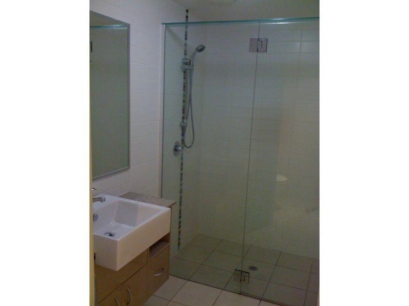 63/101 Clarence Road, Indooroopilly QLD 4068