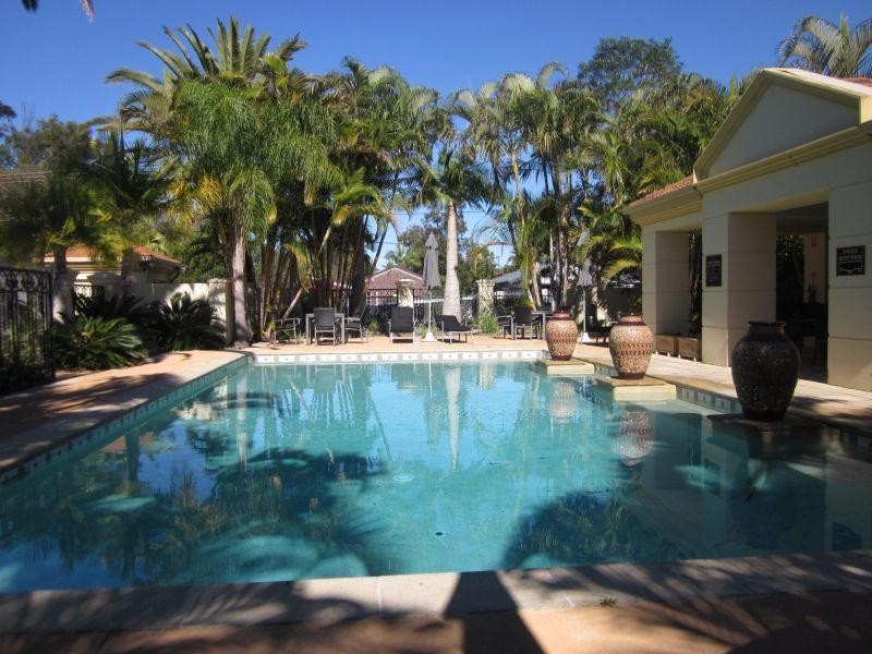 8/99-101 Heeb Street, Benowa QLD 4217