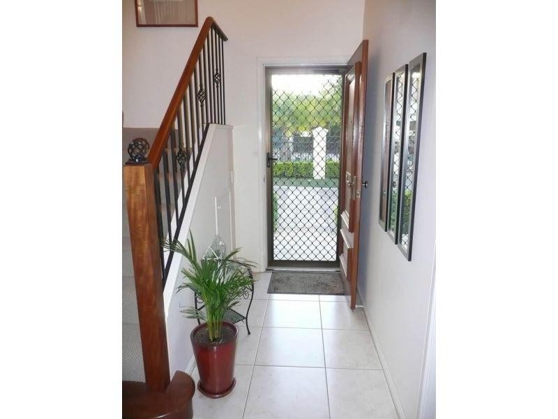 8/99-101 Heeb Street, Benowa QLD 4217