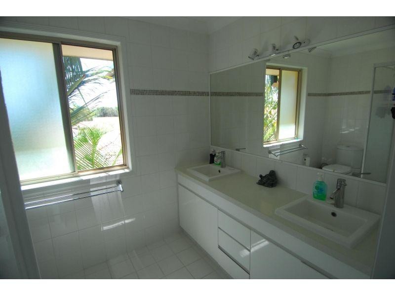 152 Palm Meadows Drive, Carrara QLD 4211