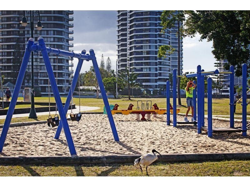 9 Bayview Street, Runaway Bay QLD 4216